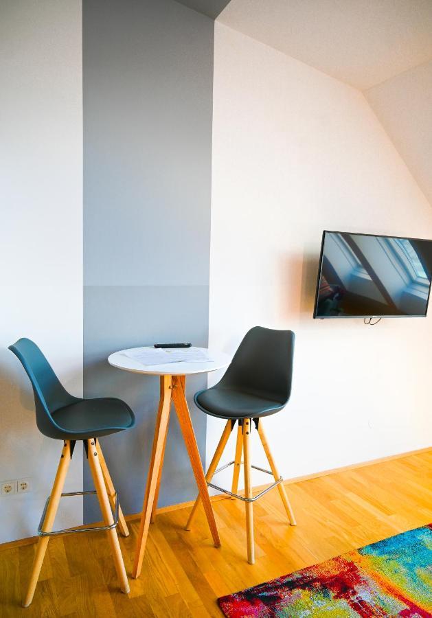 Backpacker Apartment Schoenbrunn Wenen Buitenkant foto