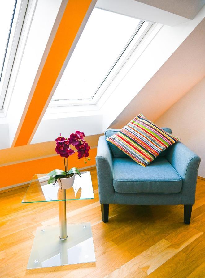Backpacker Apartment Schoenbrunn Wenen Buitenkant foto