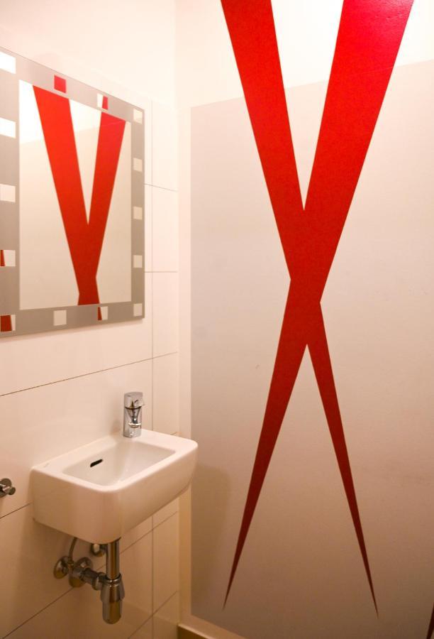 Backpacker Apartment Schoenbrunn Wenen Buitenkant foto