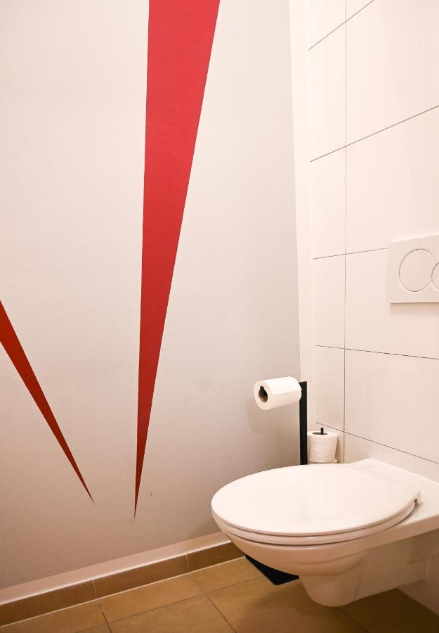 Backpacker Apartment Schoenbrunn Wenen Buitenkant foto