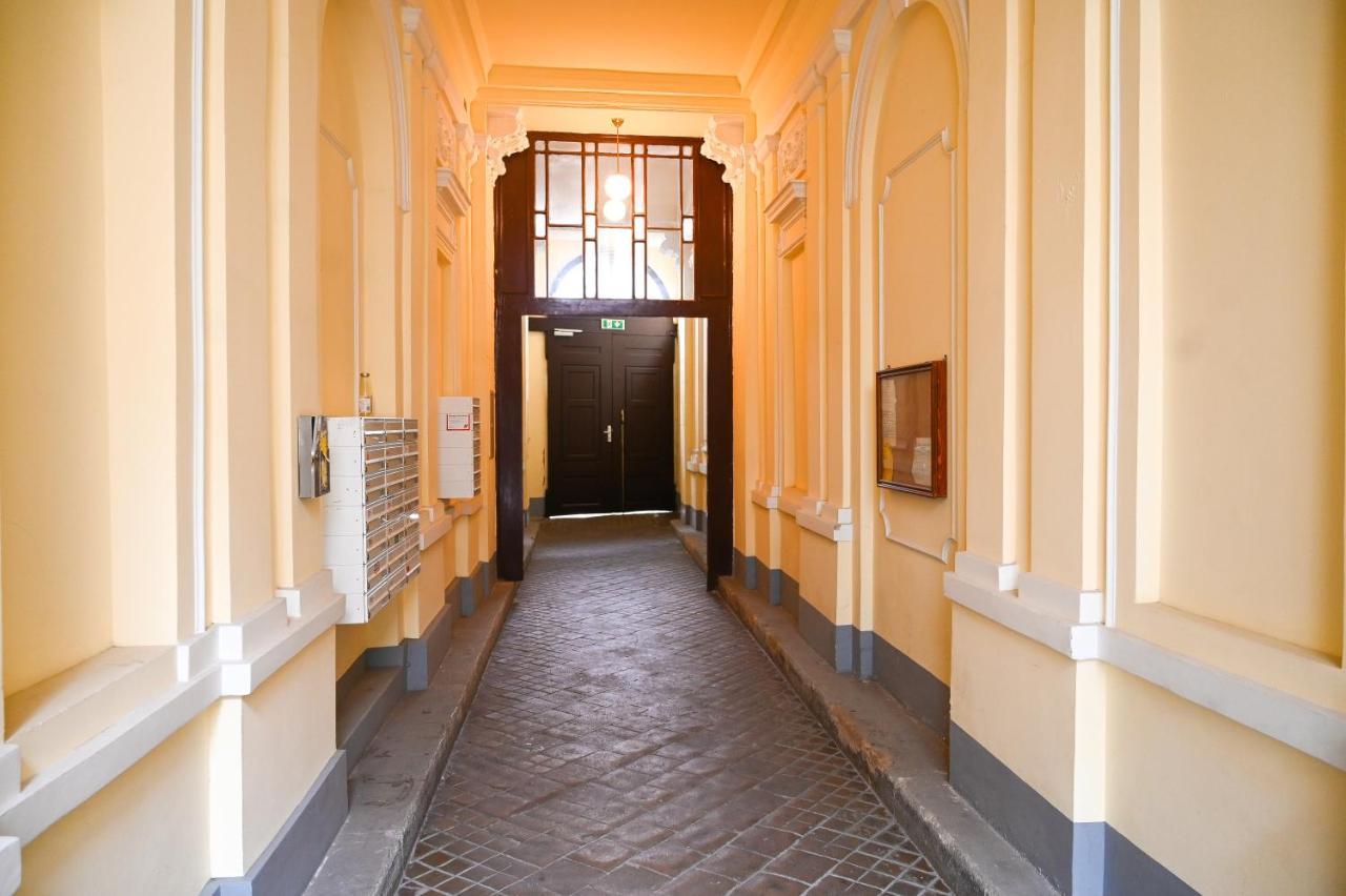 Backpacker Apartment Schoenbrunn Wenen Buitenkant foto